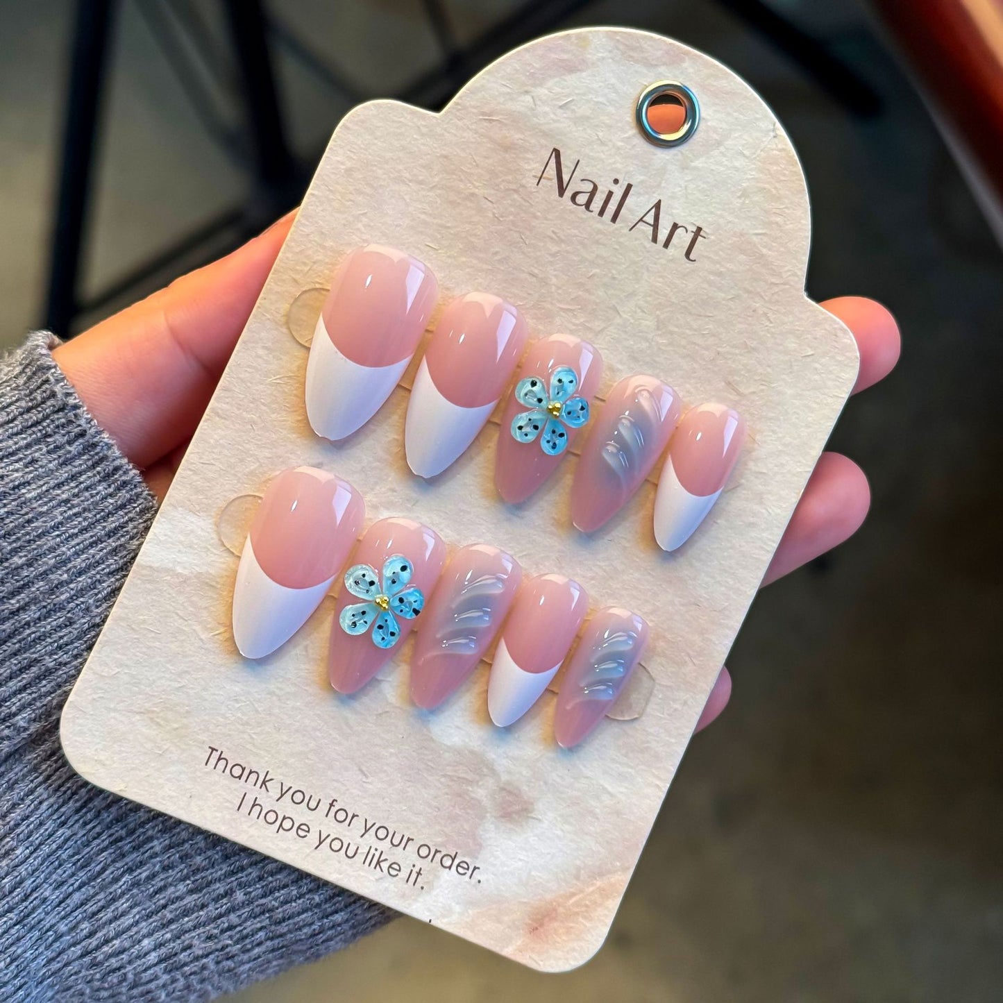 Künstlerisches florales und abstraktes Design Press-On Nagelset Brehn