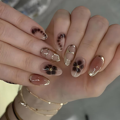 Kunstnagelset mit exquisiten floralen Motiven Brehn