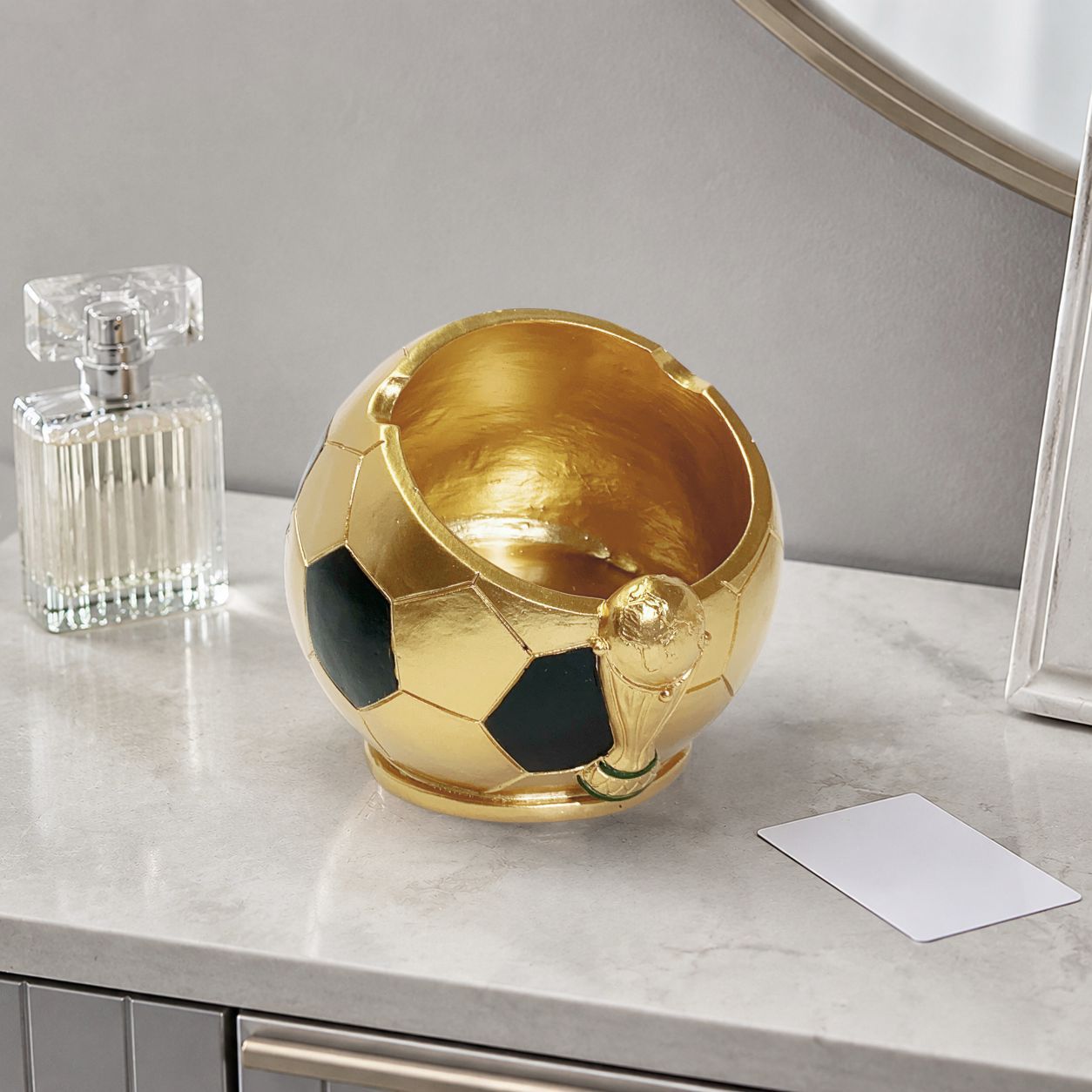 Dekofigur Fußball mit glänzender Oberfläche Brehn