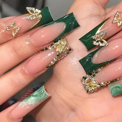 Kunstnagelset mit glitzernden Akzenten und floralem Design Brehn