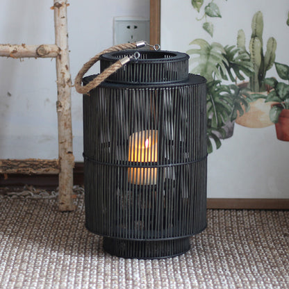 Dekorative Laterne aus geflochtenem Material Brehn