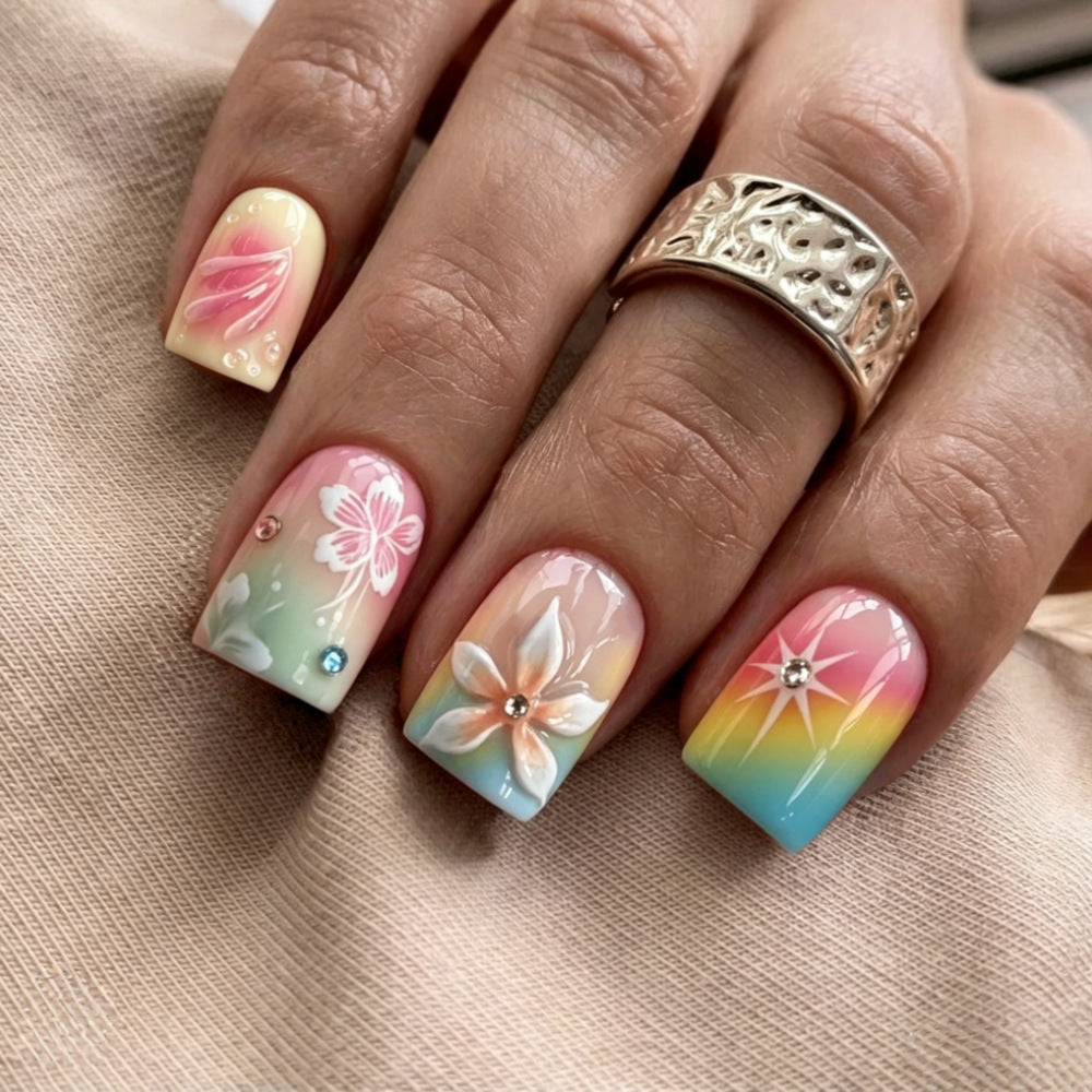 Kunstnägel im lebhaften floralem Design mit Glitzerakzenten Brehn
