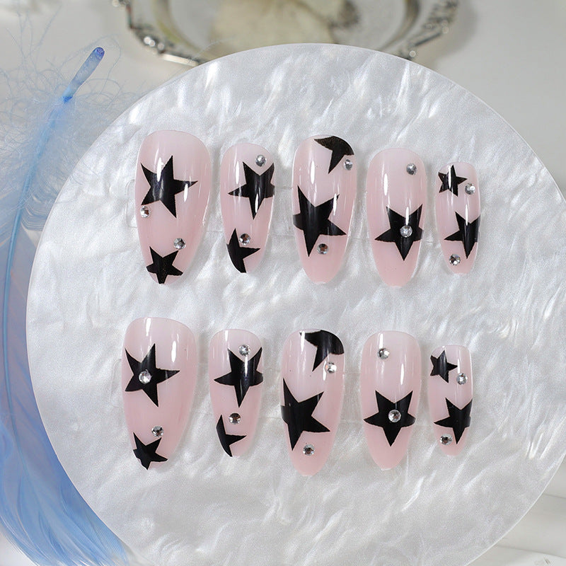 Kunstnagelset mit glamourösen Sternen und funkelnden Akzenten Brehn