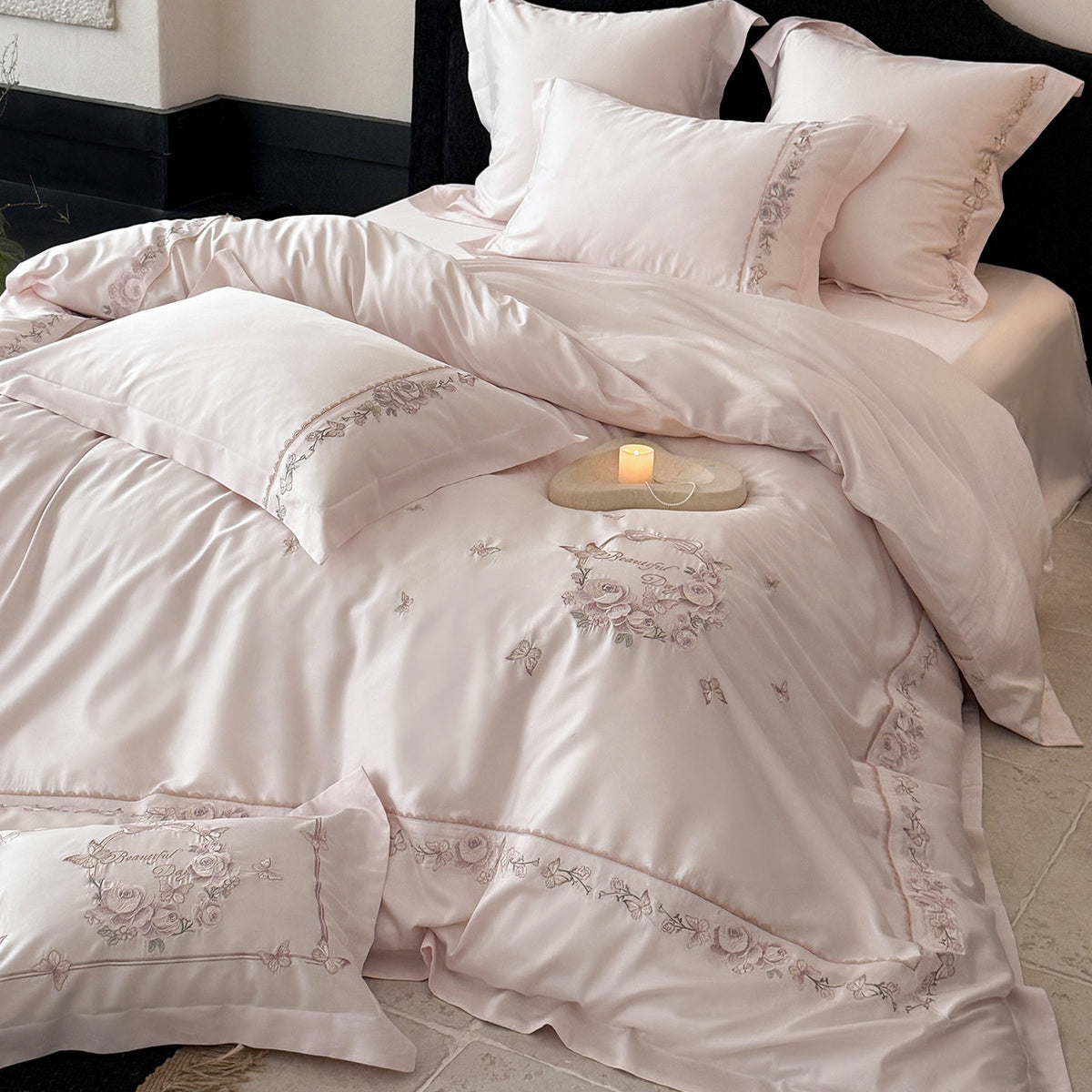 Bestickte Seidenlook Satin Bettbezug Set mit Blumenkranz Motiv
