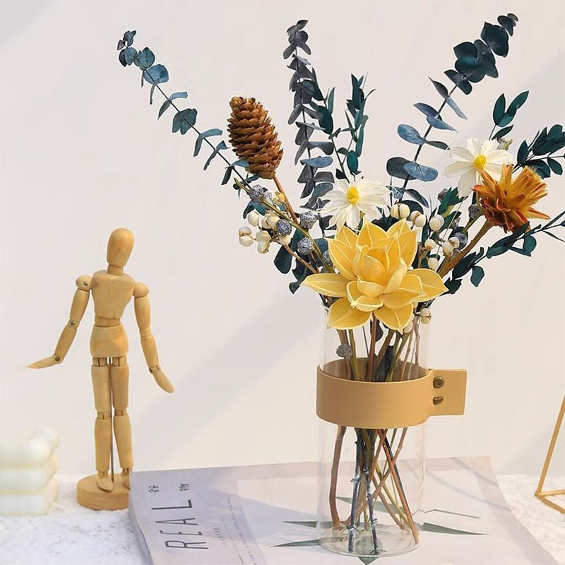 Elegante Blumenarrangement in Glasvase