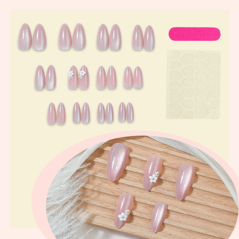 Dekoratives Press-On Nail Art Set mit eleganten floralen Akzenten Brehn