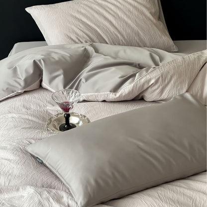 Bettwäschegarnitur aus crinkle-geprägtem Baumwollsatin mit bügelleichtem Finish und Hotelverschluss