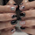 Kunstvolle Nagelgestaltung mit elegantem Schwarz-Weiß-Design Brehn