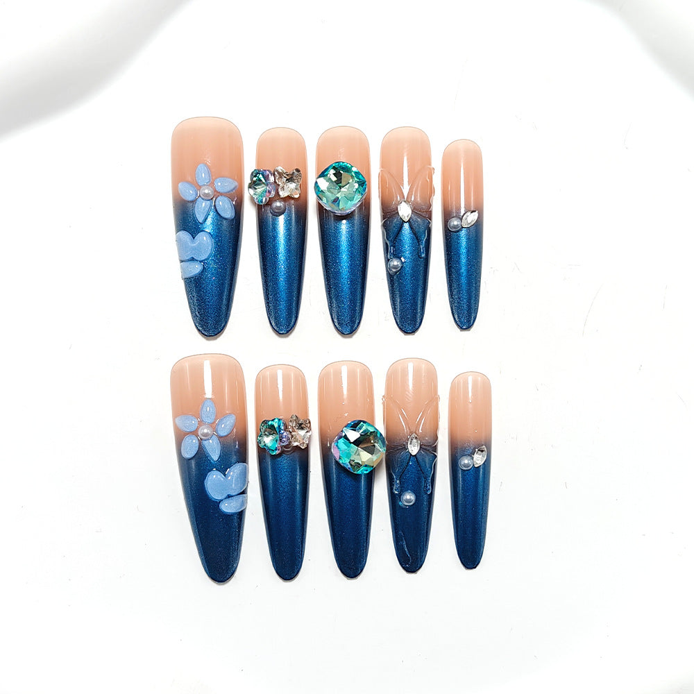 Kunstnägel Im Eleganten Design mit Kunstvollen Verzierungen und Glitzerakzenten Brehn
