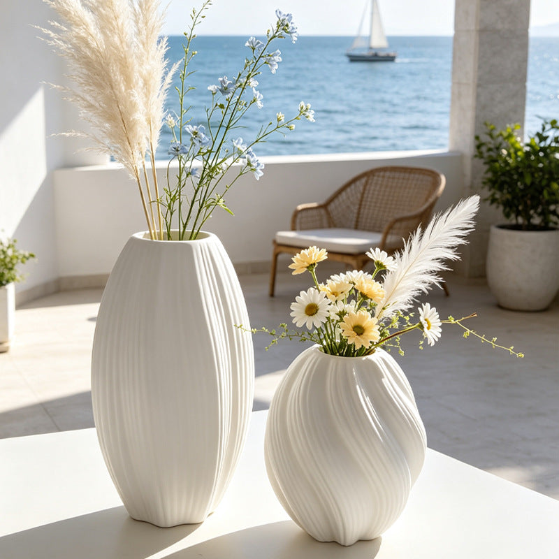Elegante vertikale gerippte dekorative Vase Brehn