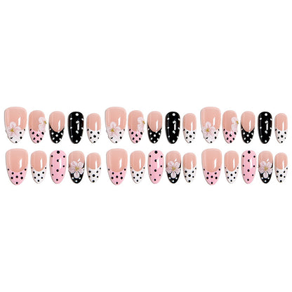 Kunstnagelset mit blumigen Akzenten und eleganten Punkten Brehn
