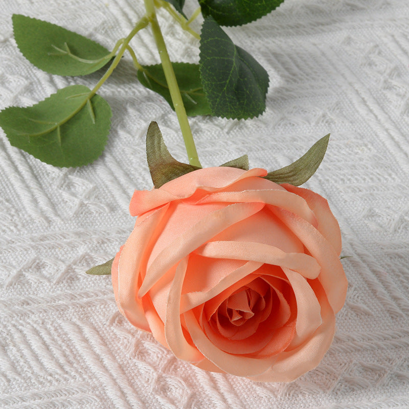 Dekorative Seidenrose Akzent