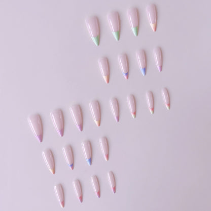 Kunstnagelset mit trendigem Farbverlauf und Glitzerakzenten Brehn