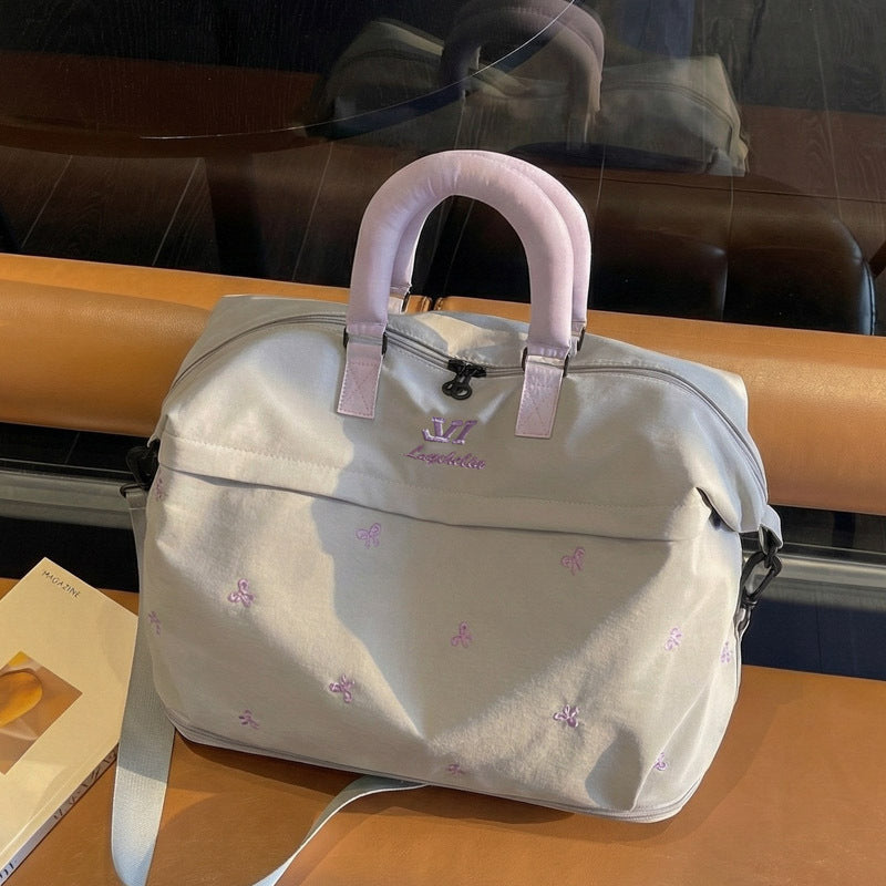 Stylische bestickte Reisetasche Brehn