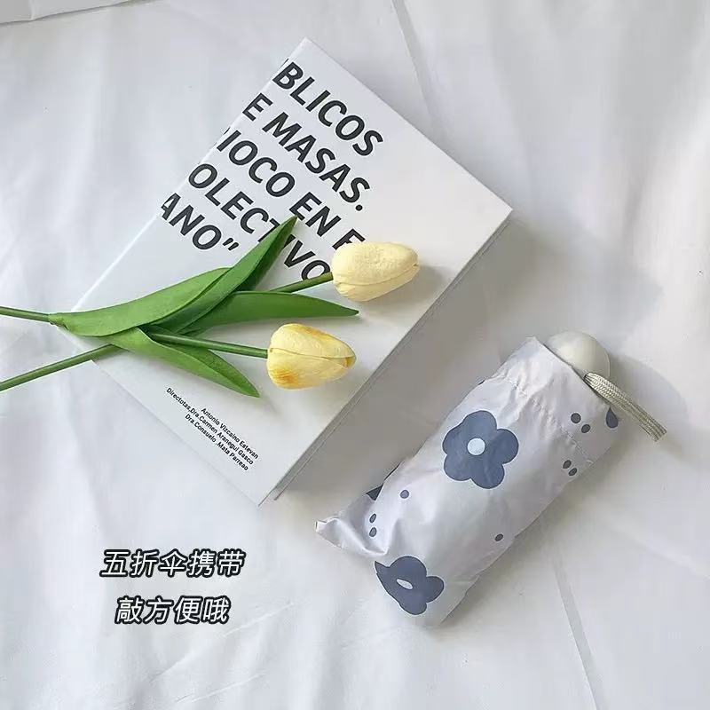 Damen Faltregenschirm mit ausgefallenem Blumendesign Brehn