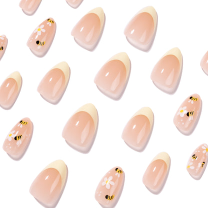 Kunstvolle Nagelkunst mit Bienen- und Blumedesign Brehn