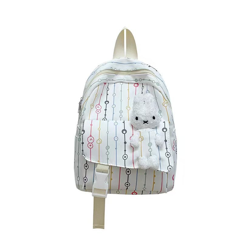 Rucksack mit Verspieltem Karomuster und Knuffigem Plüschanhänger Brehn