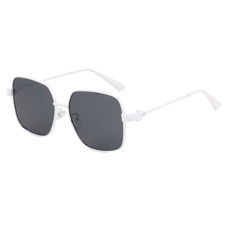 Damen quadratische Sonnenbrille mit modischem und robustem Gestell Brehn