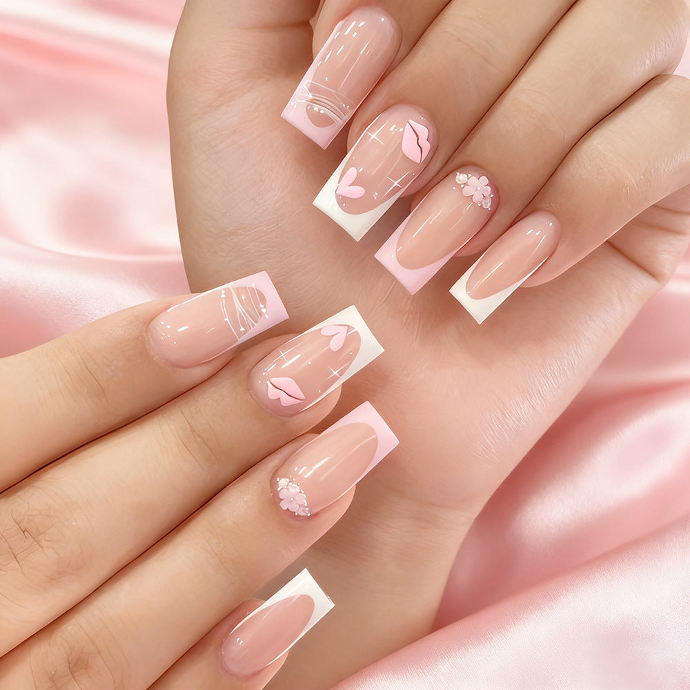 Künstlerisches Press-On-Nagelset mit floralen und herzförmigen Akzenten Brehn