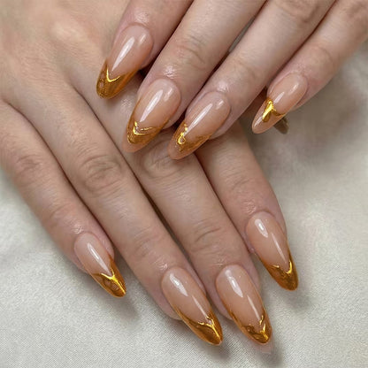 Kunstnägel mit eleganten Goldspitzen Brehn