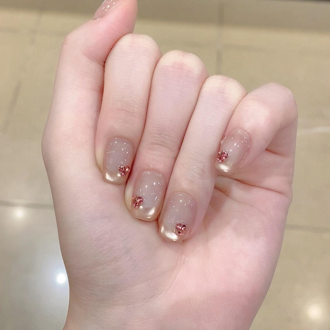 Kunstnägel mit Eleganten Glitzerdetails Brehn