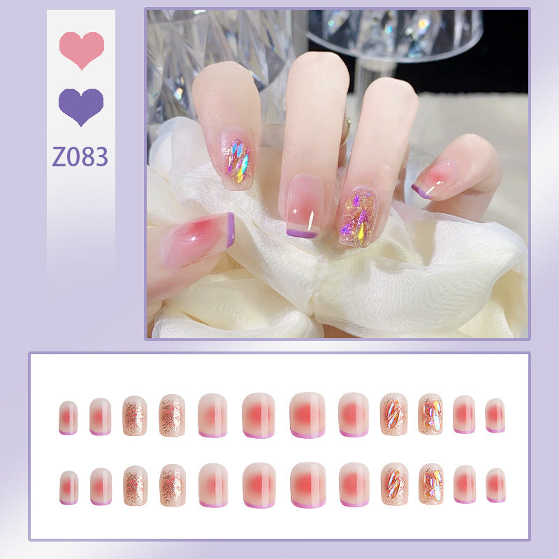Kunstnagelset mit eleganten Glitzerverzierungen und schimmernden Akzenten Brehn