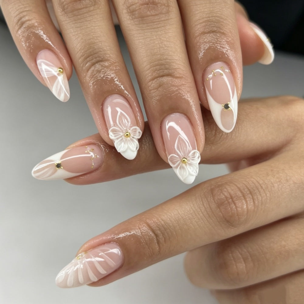 Detailliertes Florales Press-On Nageldesign Brehn