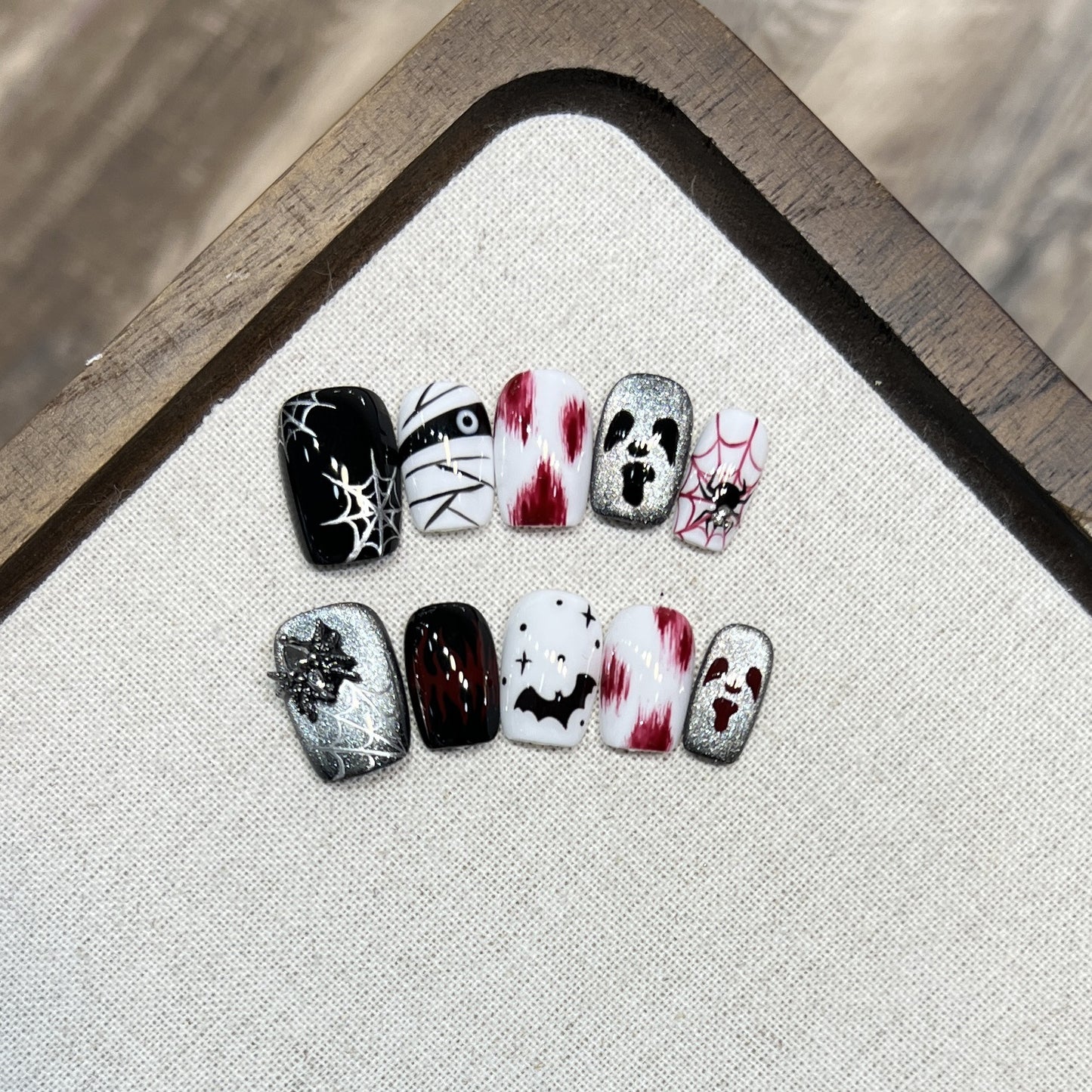 Künstlerisches Halloween Press-On Nagelkunstset Brehn