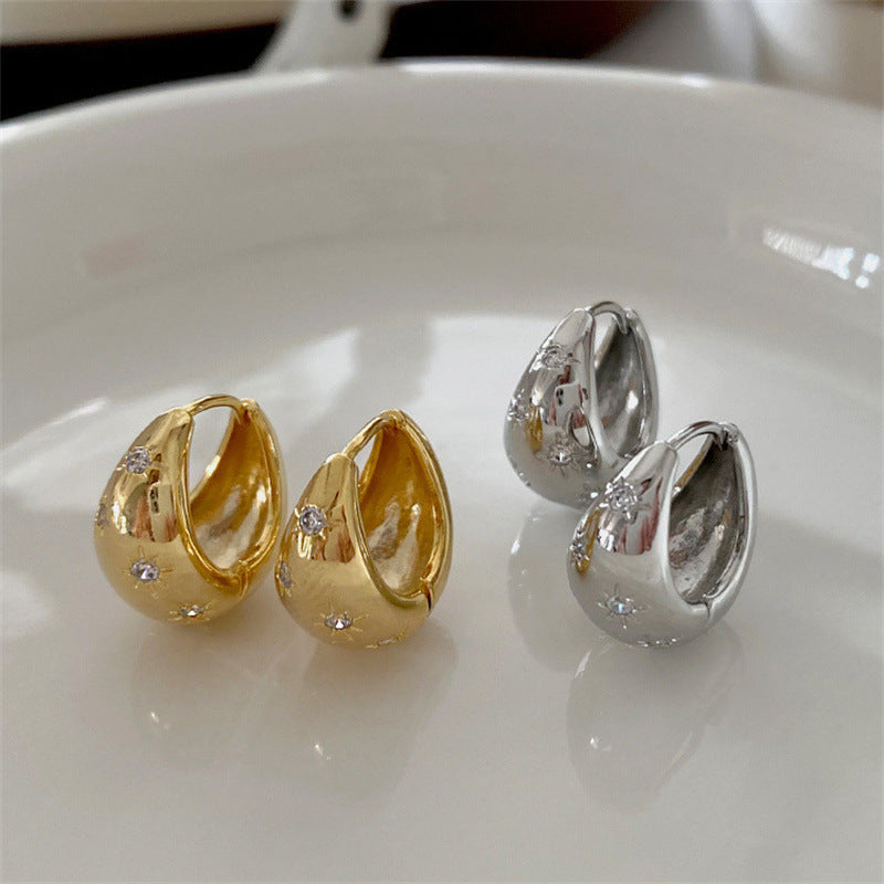 Modische Ohrringe mit Floralem Design Brehn