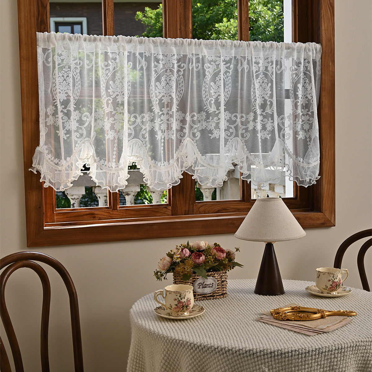 Elegante durchsichtige Spitzenfensterdecke