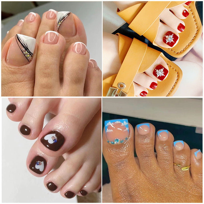 Kunstvolle Fußnagelkunst mit Glitzer- und geometrischen Akzenten Brehn
