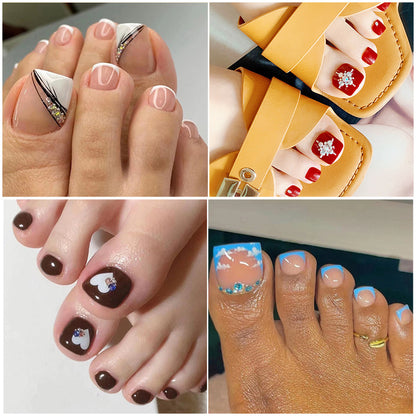 Kunstvolle Fußnagelkunst mit Glitzer- und geometrischen Akzenten Brehn