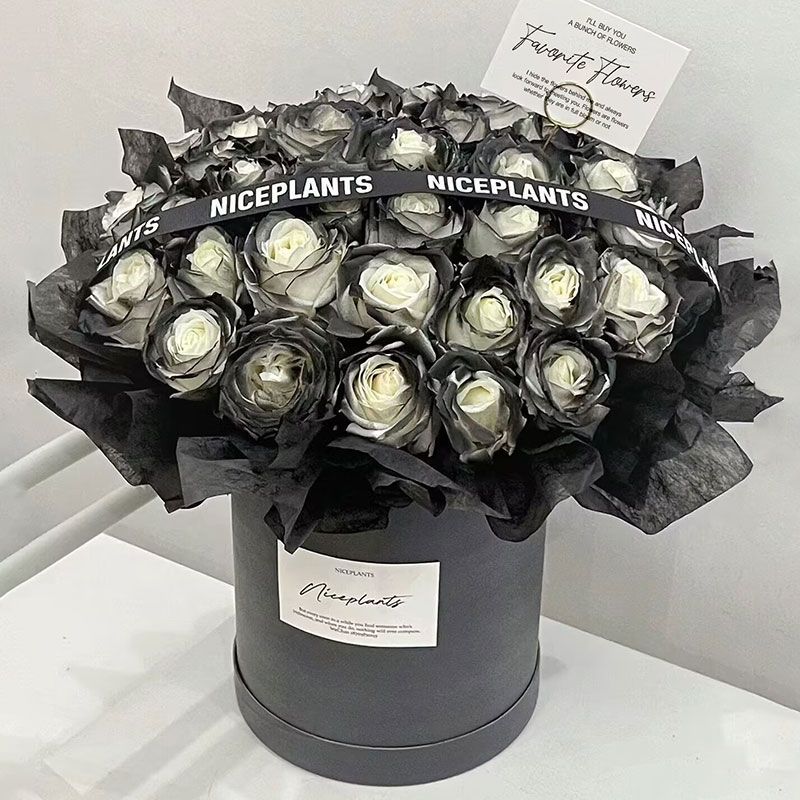 Elegante Blumenstrauß mit dekorativem schwarzen Box