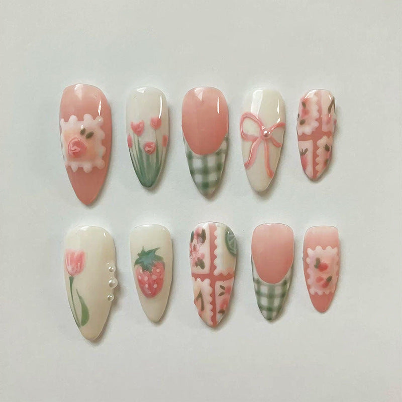 Kunstnagelset mit eleganten floralen und modischen Akzenten Brehn
