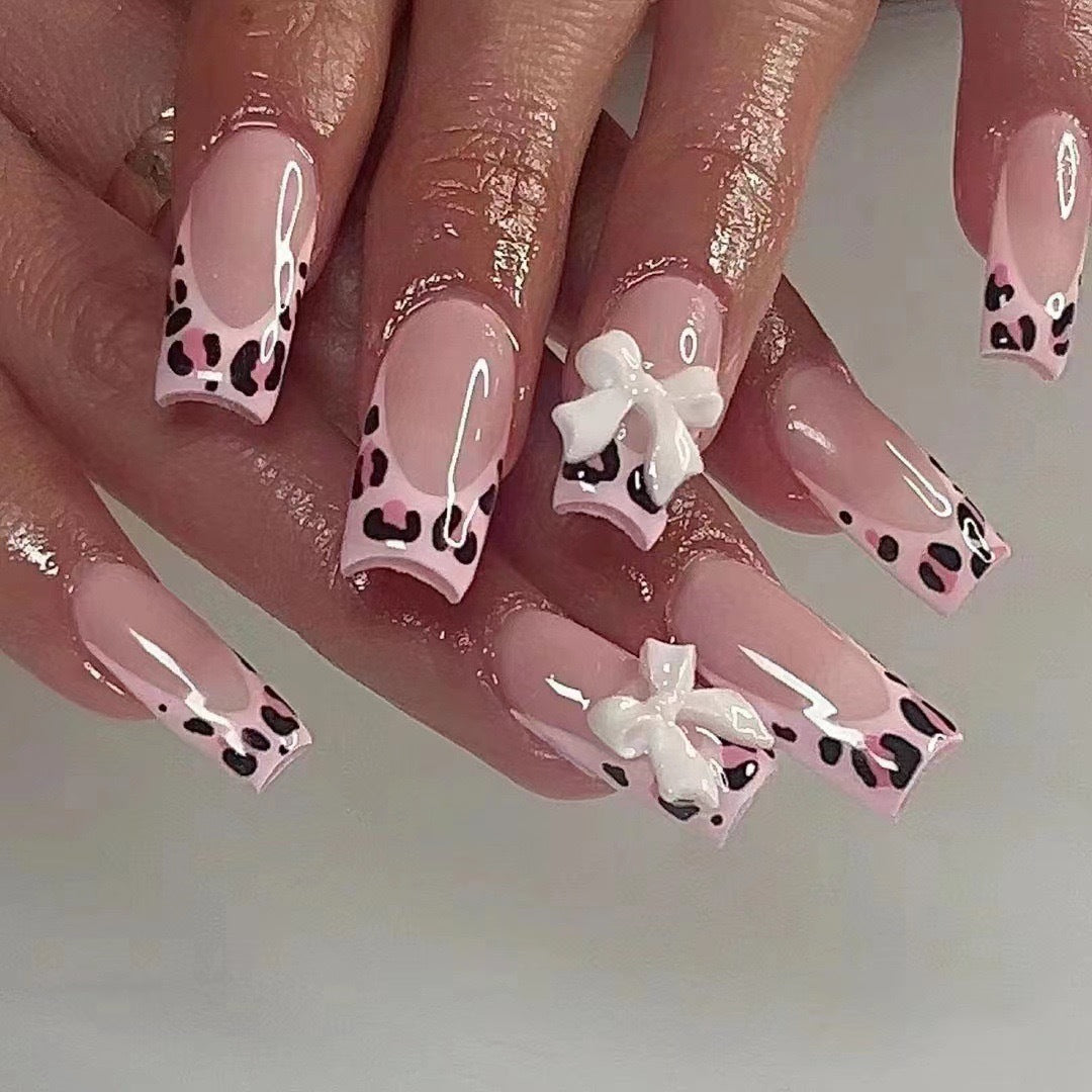 Kunstnägel mit Leopard-Muster und Schleifen Brehn