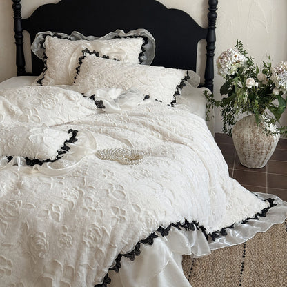 Prägte Blumen Chenille Bettbezug Set mit Transparente Rüsche und Spitzenrand Kissenbezüge