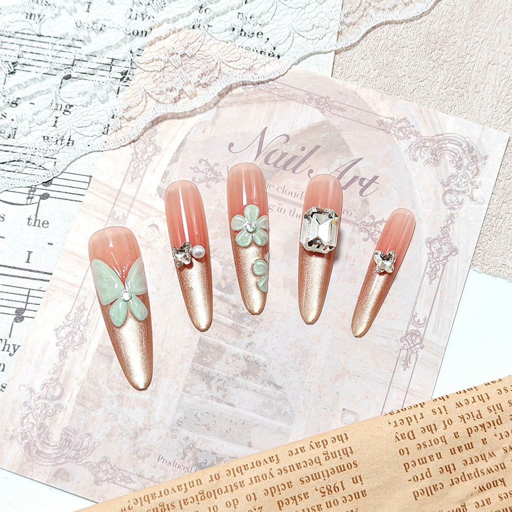 Kunstvolle Nail Art Design Brehn