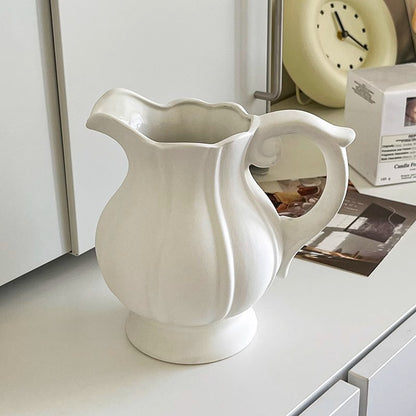 Eleganter dekorativer Blumenkrug für die Hauseinrichtung
