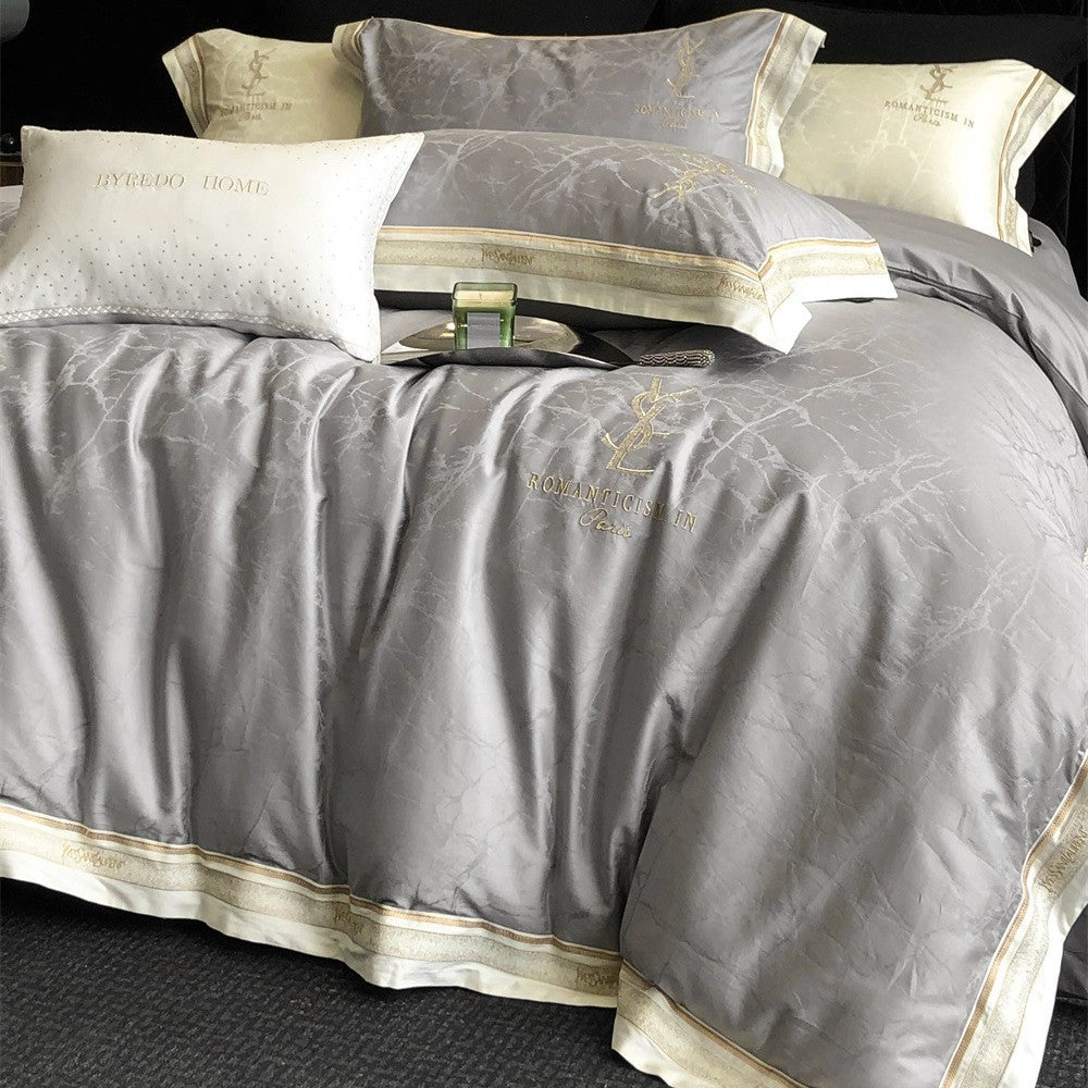 Luxuriöses Satin-Bettwäsche-Set mit dezenter Marmorstruktur und goldener Stickbordüre