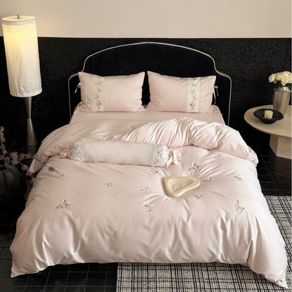 Luxuriöses Satin-Bettwäscheset mit bestickten Blütenapplikationen und Nackenrolle Brehn