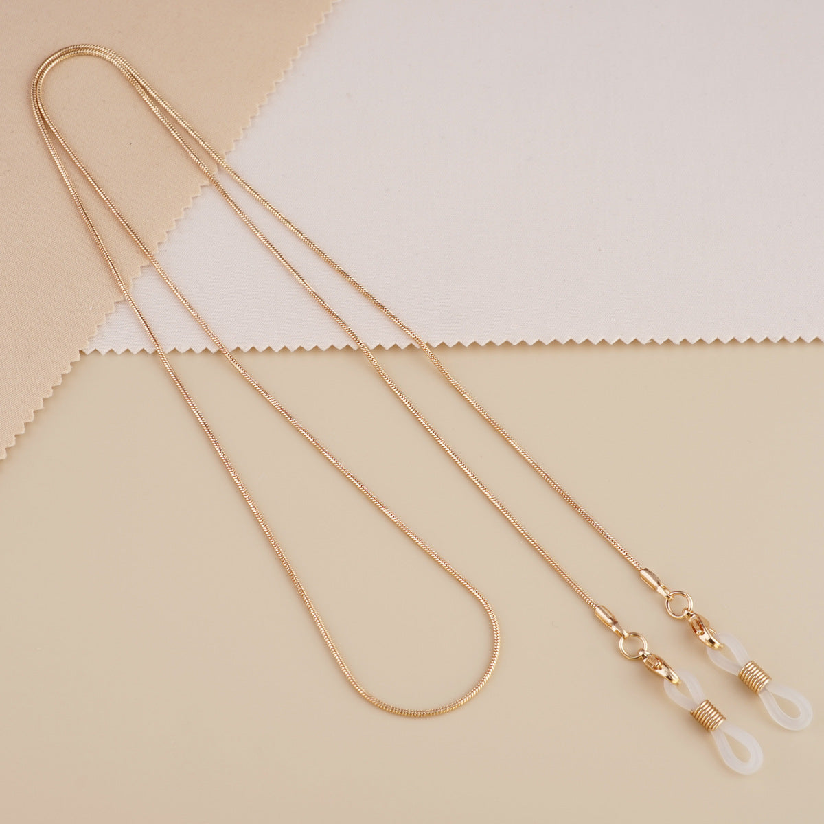 Sleek Metal Eyewear Kette Brehn
