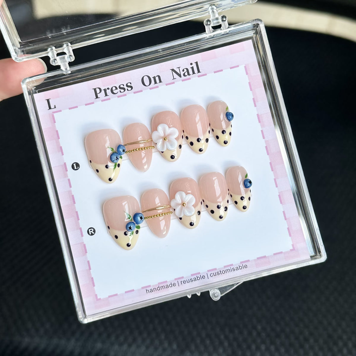 Dekoratives Handgefertigtes Press-On Nagelkunstset mit von Strand inspirierten Designs