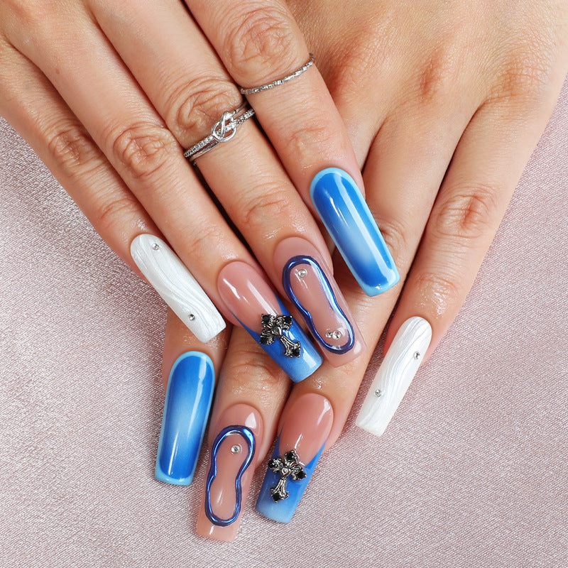 Kreatives Kunstnagelset mit glamourösen Designs Brehn