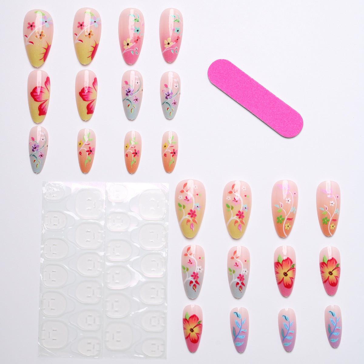 Kunstvolle Nagelspitzen mit floralen Designs Brehn