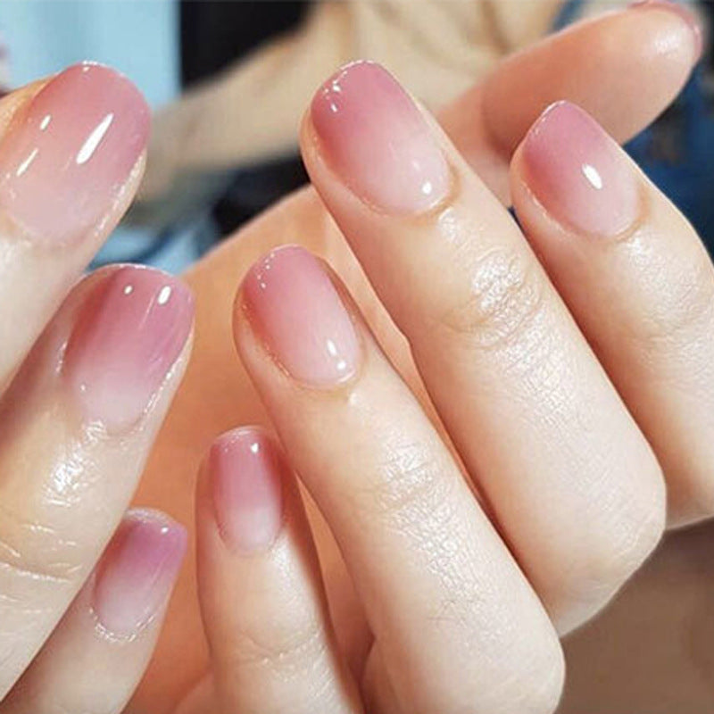 Elegante und hochglänzende Kunstnägel mit Ombre-Effekt Brehn