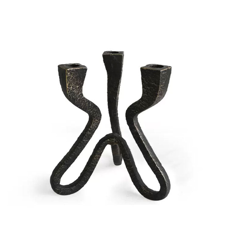 Künstlerischer Metallkerzenständer