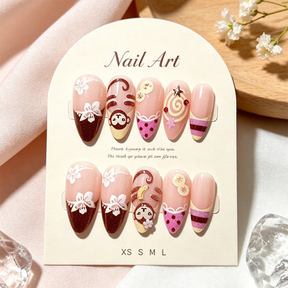 Kreatives thematisches Press-On-Nagelkunstset