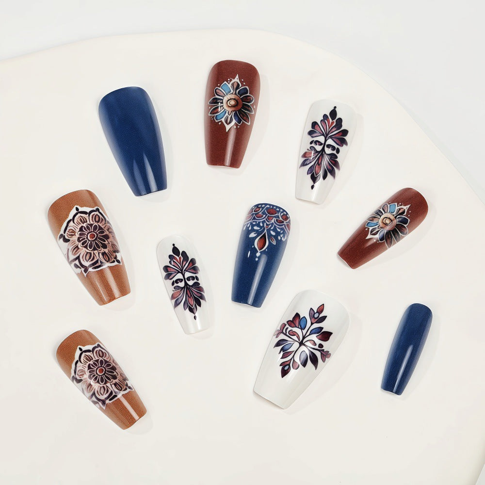 Kunstnägel im eleganten Floralen Design Brehn