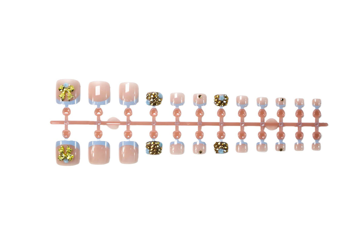 Kunstnagelset mit glamourösen Blumen- und Glitzerverzierungen Brehn