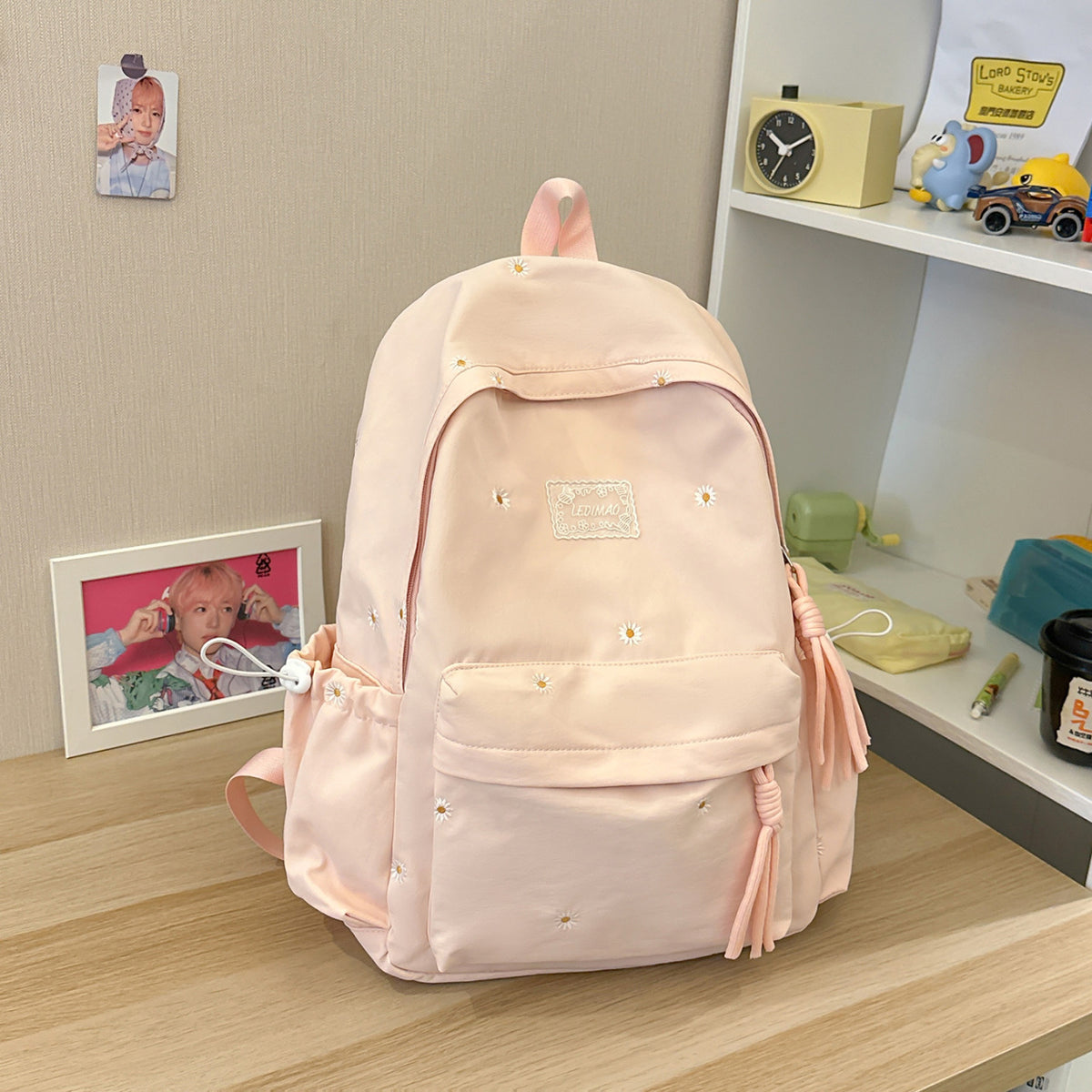 Stylischer backpack mit floralem Schmuck Brehn